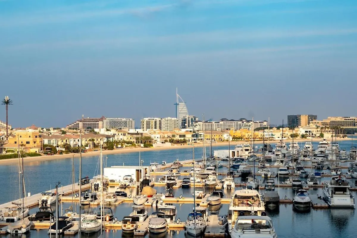 Deluxe Serene Views Studio In Dubai Palm Jumeirah location